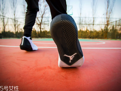 jordan why not zer0.1威少首款簽名鞋實戰測評