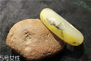 黃龍玉手鐲戴哪只手？手鐲佩戴要當心
