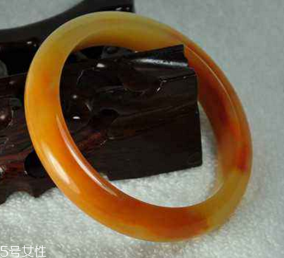黃龍玉手鐲起棉怎么辦？正常現象不必驚慌