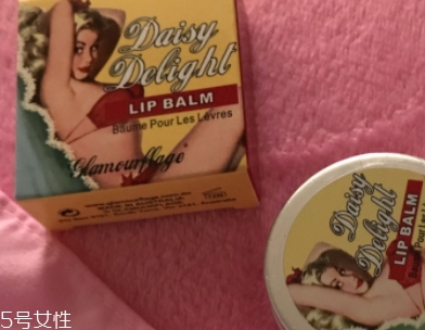 潤唇膏保質期是多久？過期的潤唇膏不建議使用