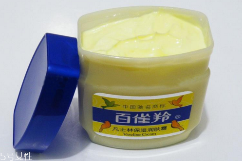 凡士林涂嘴唇有什么好處？凡士林護唇小貼士
