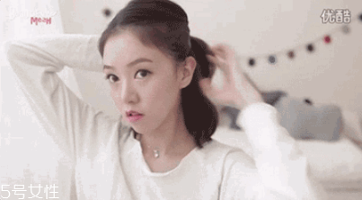 短發發尾外翻的發型怎么弄？誰弄誰美