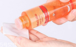 痘痘反復長是什么原因？基礎護膚不夠用心