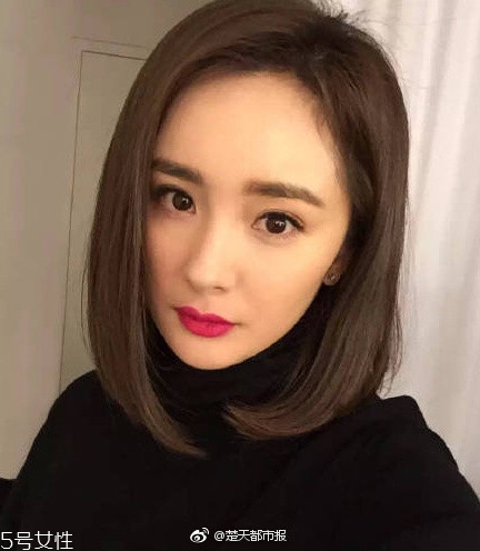 短發發尾外翻的發型怎么弄？誰弄誰美
