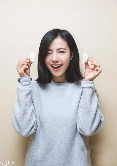 短發發尾外翻的發型怎么弄？誰弄誰美