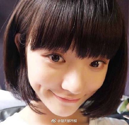 短發發尾外翻的發型怎么弄？誰弄誰美