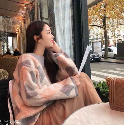 毛衣掉色嚴(yán)重還能穿嗎？小心患上皮膚病