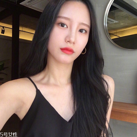 發量多女生適合什么發型？形象百變的你