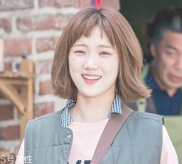 李圣經同款短發怎么打理？吹頭發的時候盡量吹發根