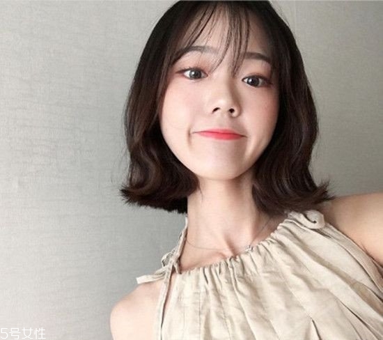 外翹短發(fā)適合什么臉型？再燙內(nèi)扣你就out了