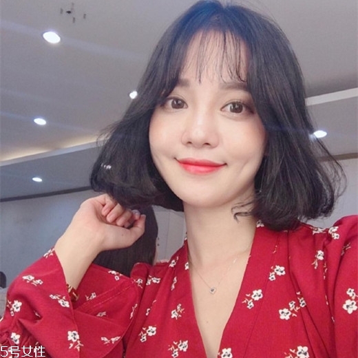 發量多女生適合什么發型？形象百變的你