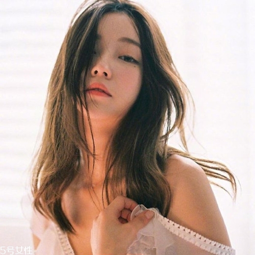 發量多女生適合什么發型？形象百變的你