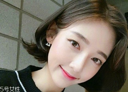 短發波波頭怎么樣好看 知性又輕熟的韓式中分短發