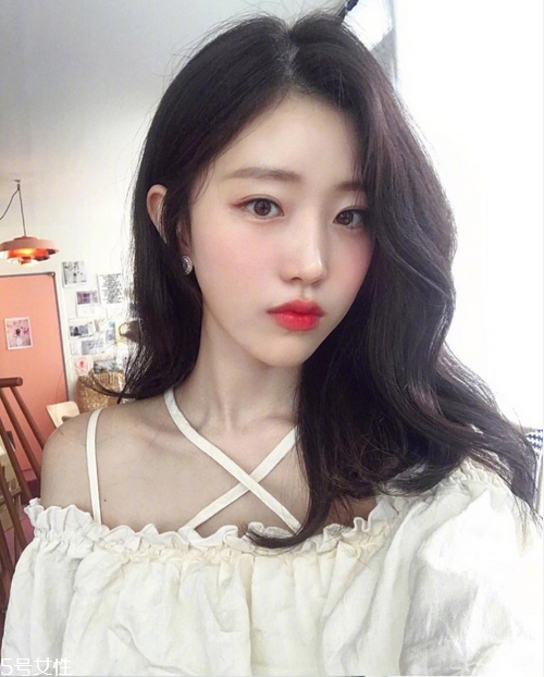 發量多女生適合什么發型？形象百變的你