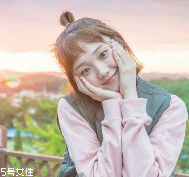 李圣經同款短發怎么打理？吹頭發的時候盡量吹發根