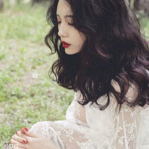發量多女生適合什么發型？形象百變的你