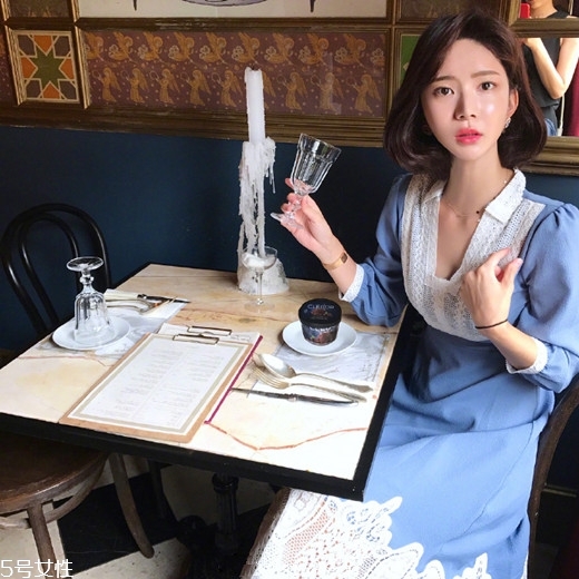 發量多女生適合什么發型？形象百變的你