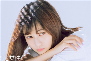 2022最流行的發(fā)色顯白？不同膚色適合不同發(fā)色