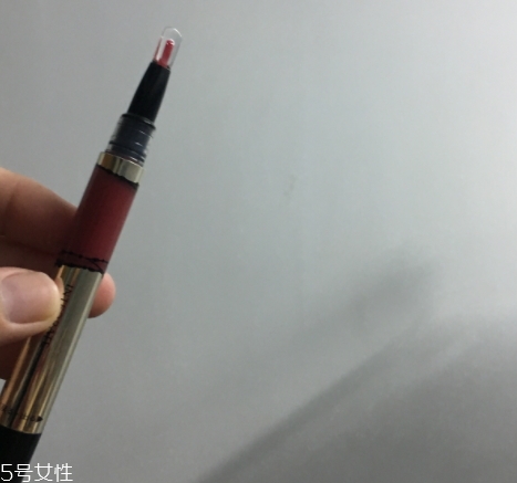 唇彩可以帶上飛機嗎？不用過于擔心