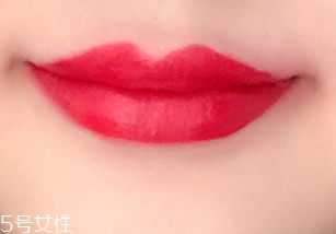 唇彩怎么涂？按照步驟涂抹