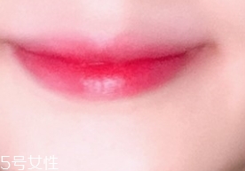 唇彩怎么涂？按照步驟涂抹