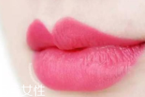 怎么涂口紅不顯唇紋？關鍵是做好打底