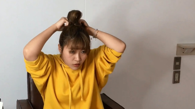 女生中長發丸子頭扎法圖解 2分鐘扎法