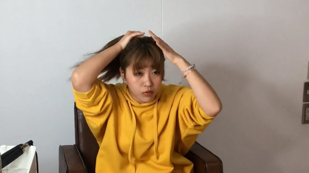 女生中長發丸子頭扎法圖解 2分鐘扎法