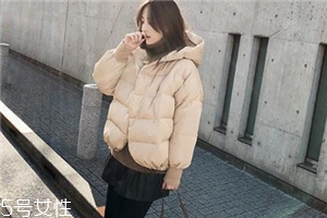 短款羽絨服怎么搭配？小個子女生的顯高利器