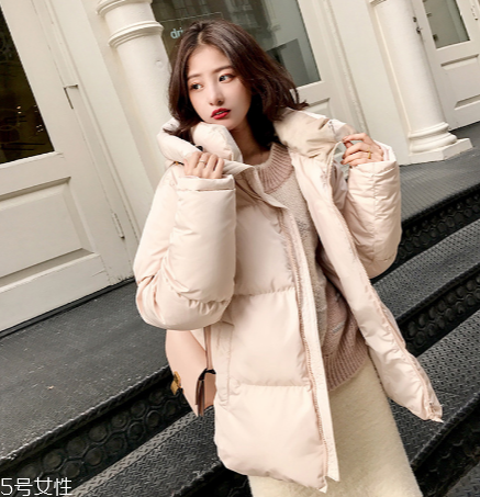 短款羽絨服怎么搭配？小個子女生的顯高利器