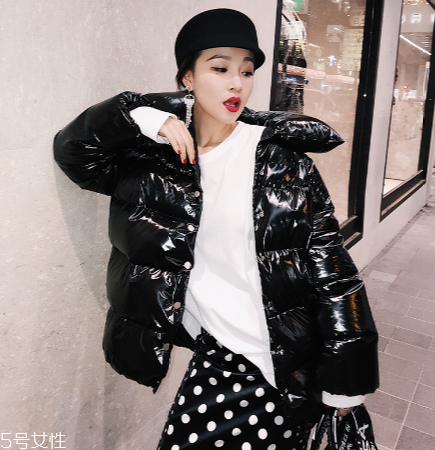 短款羽絨服怎么搭配？小個子女生的顯高利器