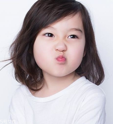 小女孩五角星辮子發型扎法 清純俏皮超可愛