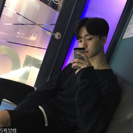 2022最流行發型顏色男生？男生潮流發型