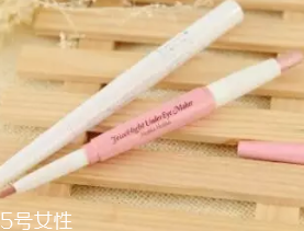 臥蠶和眼袋的區別是什么？臥蠶是肌肉眼袋是肥肉