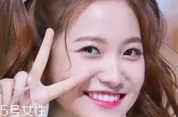 臥蠶和眼袋的區別是什么？臥蠶是肌肉眼袋是肥肉