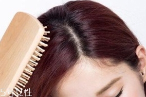 怎么讓頭發蓬松？換個方向分發線
