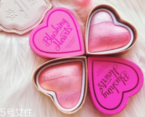 makeup revolution心形腮紅好用嗎？微閃蜜桃色彩