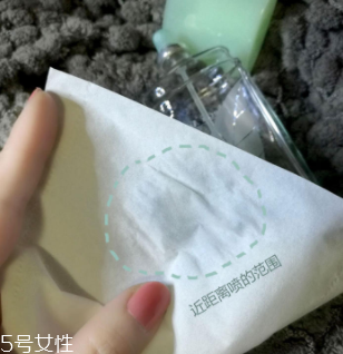 雅頓綠茶香水好聞嗎？宛若置身淡薄陽光下的茶園