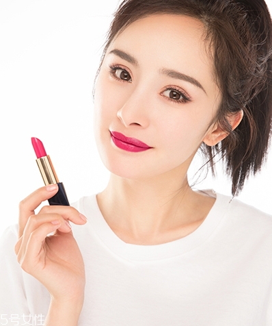 雅詩蘭黛口紅哪個(gè)系列好？?jī)A慕vs戀愛唇膏