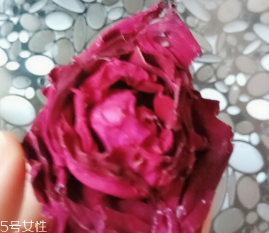 墨紅玫瑰可以天天喝嗎？玫瑰養顏也要適量