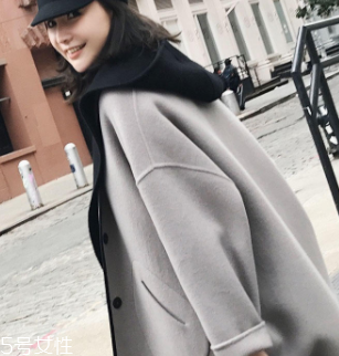 白領女性赴約穿什么好？長款氣質大衣有格調和氣質