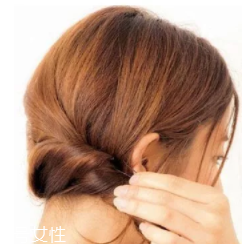 長臉適合什么樣的燙發？大波浪長發溫柔睿智