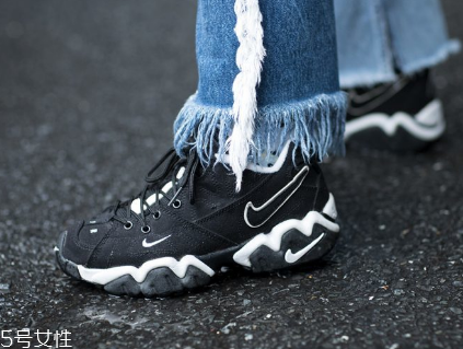 運動鞋不防滑怎么辦？一盒創(chuàng)可貼就能解決