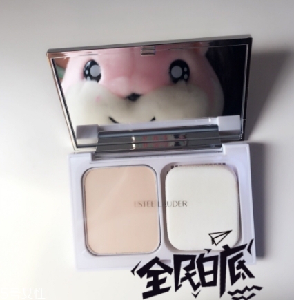 雅詩蘭黛粉餅哪款好？補妝定妝的神器