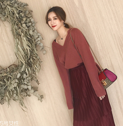 毛衣搭配什么裙子好看？優雅迷人過新年