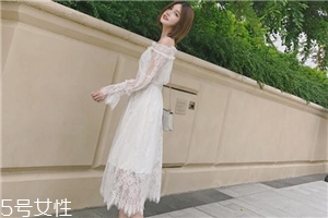 蕾絲長裙配什么上衣？優雅氣質小女人