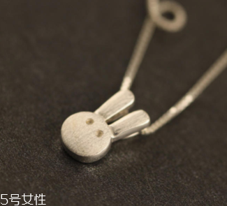 2018情人節戴什么東西好看？用精巧飾品讓他向你靠近