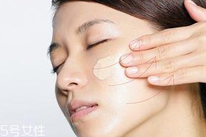 BB霜卡粉怎么辦？妝前敷面膜預防卡粉
