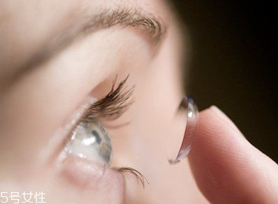 美瞳一天戴多長時(shí)間？美瞳的正確佩戴方法