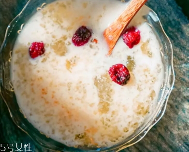 雪燕可以用熱水泡發嗎？熱水vs冷水